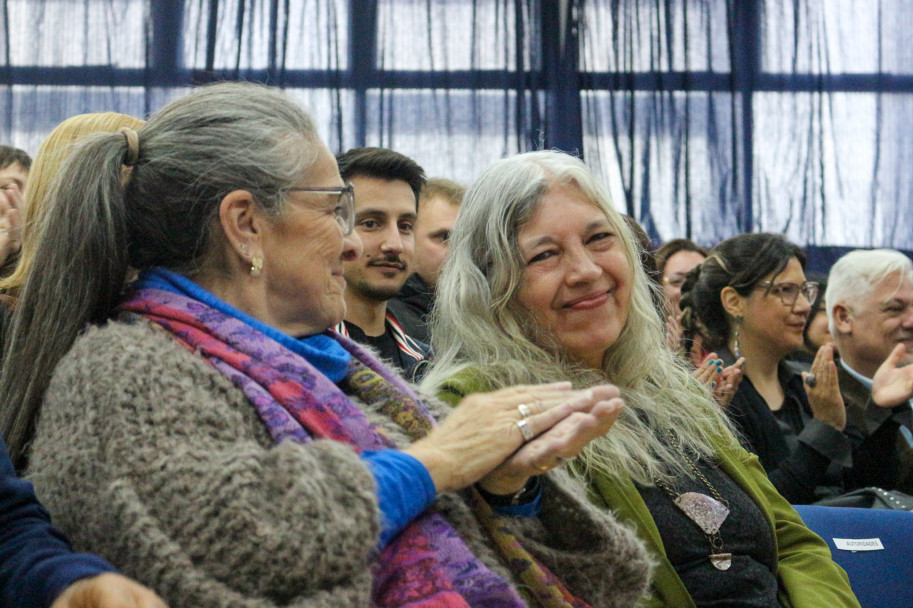 imagen Una comunidad que honra su historia: la FAD distinguió a Mónica Pacheco como Profesora Emérita de la UNCUYO y homenajeó a su personal jubilado y con 30 años de servicio