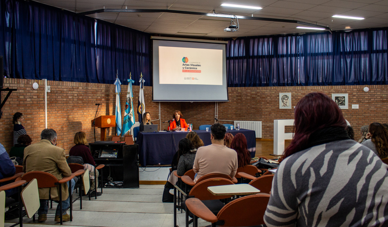 imagen Reflexión, intercambio y comunidad: así fueron las Primeras Jornadas de Artes Visuales y Cerámica en la Educación