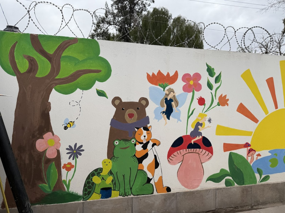 imagen Estudiantes de Diseño de la FAD realizaron murales en un Jardín Maternal de Las Heras