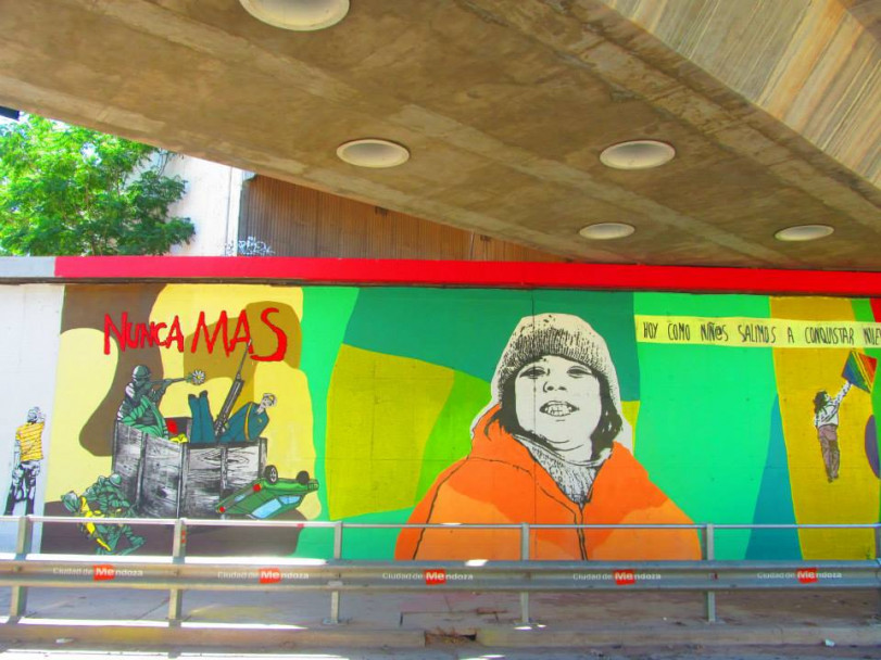 imagen Premiaron a estudiantes de Artes Visuales por Mural en conmemoración de 30 años de Democracia