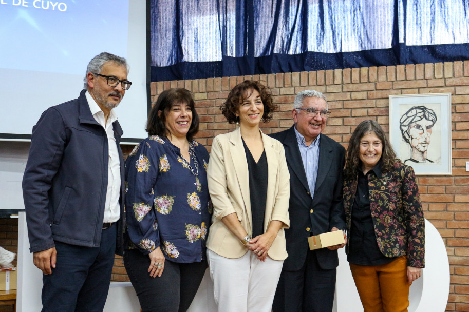 imagen La FAD celebró la trayectoria de su comunidad académica con un emotivo acto de reconocimientos