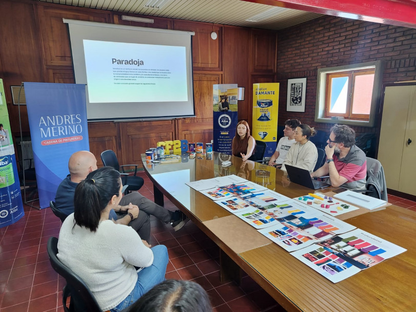 imagen La investigación en color de la FAD se transforma en mejoras edilicias a través de un convenio con Andrés Merino y Alba Pinturas