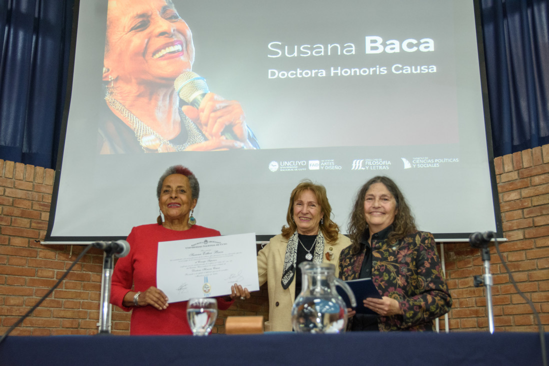 imagen La Universidad Nacional de Cuyo distinguió a Susana Baca con el título de Doctora Honoris Causa en la Facultad de Artes y Diseño