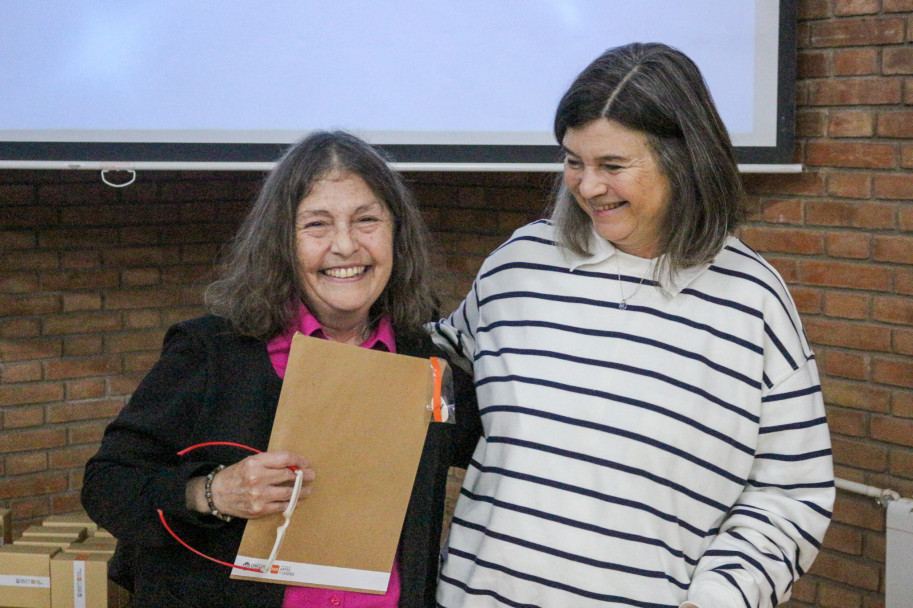 imagen Una comunidad que honra su historia: la FAD distinguió a Mónica Pacheco como Profesora Emérita de la UNCUYO y homenajeó a su personal jubilado y con 30 años de servicio