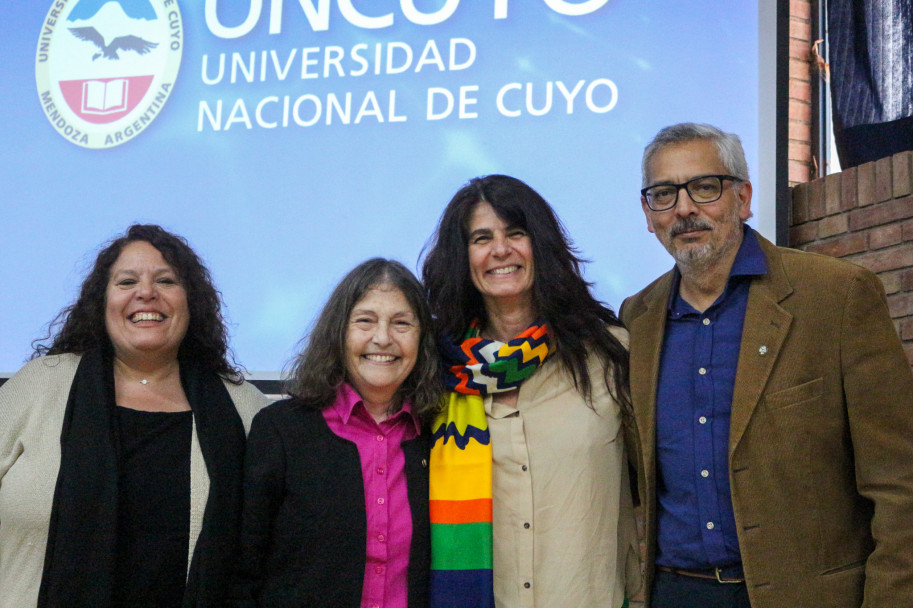imagen Una comunidad que honra su historia: la FAD distinguió a Mónica Pacheco como Profesora Emérita de la UNCUYO y homenajeó a su personal jubilado y con 30 años de servicio