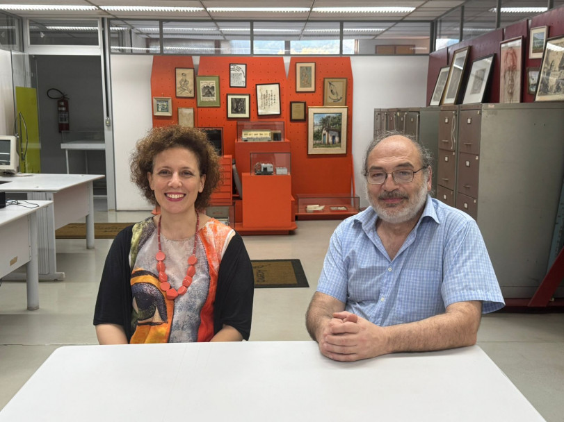 imagen El Dr. Diego Bosquet, Director del Doctorado en Artes, junto a la Dra. Oliveira da Rocha de la Universidad Federal de Minas Gerais
