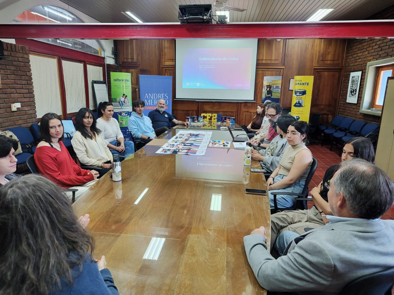 imagen La investigación en color de la FAD se transforma en mejoras edilicias a través de un convenio con Andrés Merino y Alba Pinturas