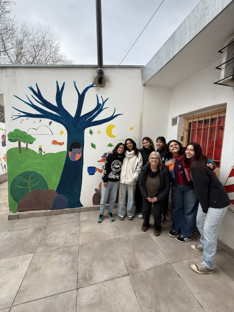 imagen Estudiantes de Diseño de la FAD realizaron murales en un Jardín Maternal de Las Heras