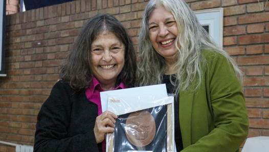 imagen Una comunidad que honra su historia: la FAD distinguió a Mónica Pacheco como Profesora Emérita de la UNCUYO y homenajeó a su personal jubilado y con 30 años de servicio