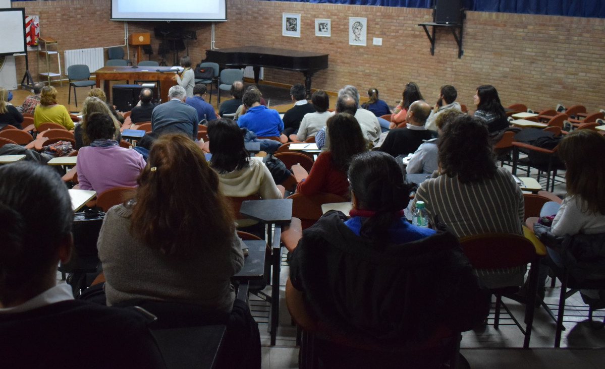 imagen Comenzaron los encuentros virtuales con docentes de la FAD