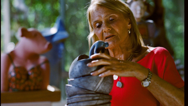 imagen "El centro es rojo": la materia que late en las manos de Vivian Magis