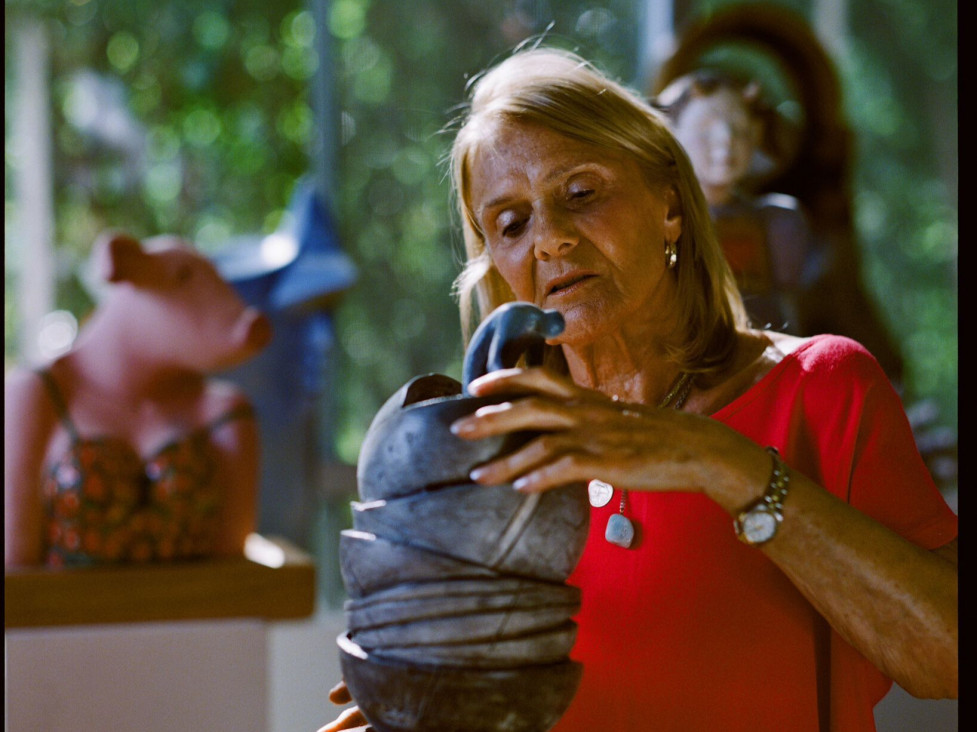 imagen "El centro es rojo": la materia que late en las manos de Vivian Magis