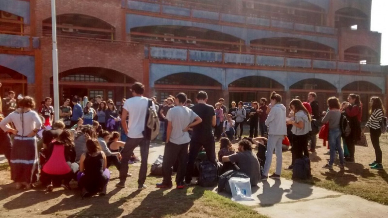 imagen Los próximos 1, 2 y 3 de noviembre se realizarán elecciones del Centro de Estudiantes