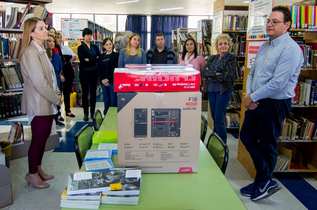 imagen  La Biblioteca de la FAD cuenta con nuevos equipamientos tecnológicos y sistema de préstamos