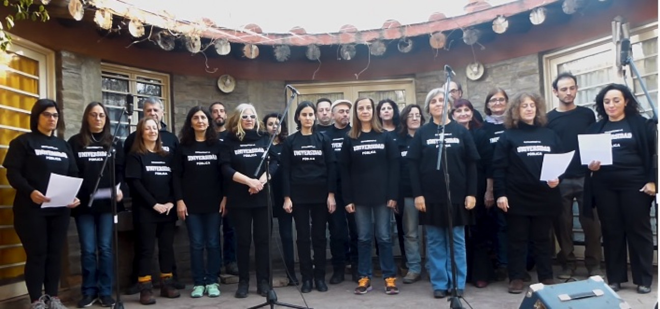 imagen Docentes de la FAD se expresan en defensa de la Universidad