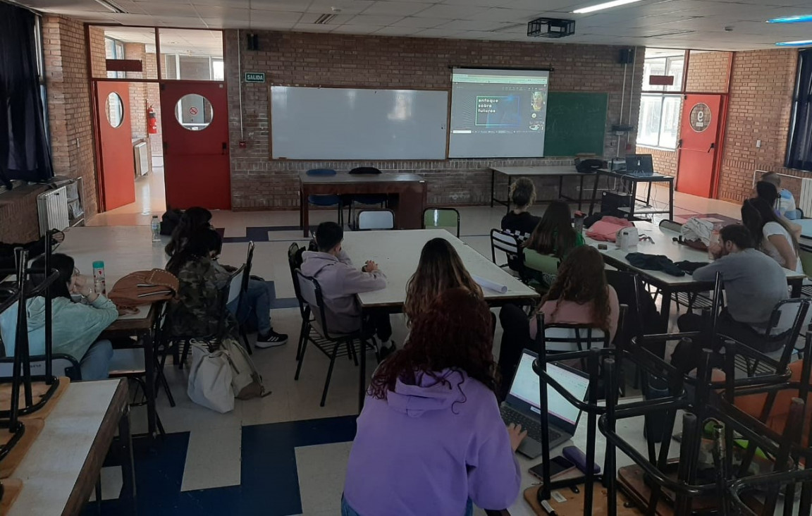 imagen Se realizó el taller  "Diseño de Futuros" con Laura Novik