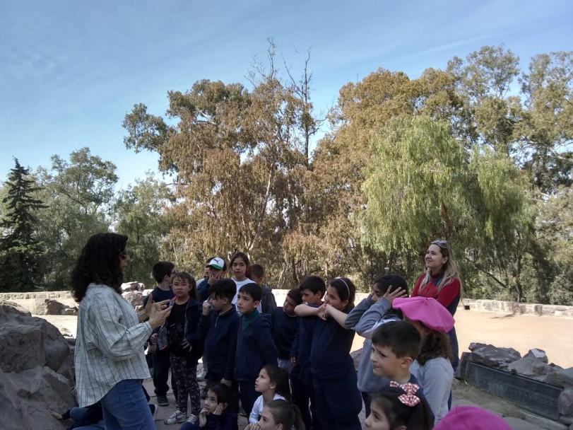 imagen La FAD realizó visita guiada al Cerro de la Gloria para estudiantes de primaria