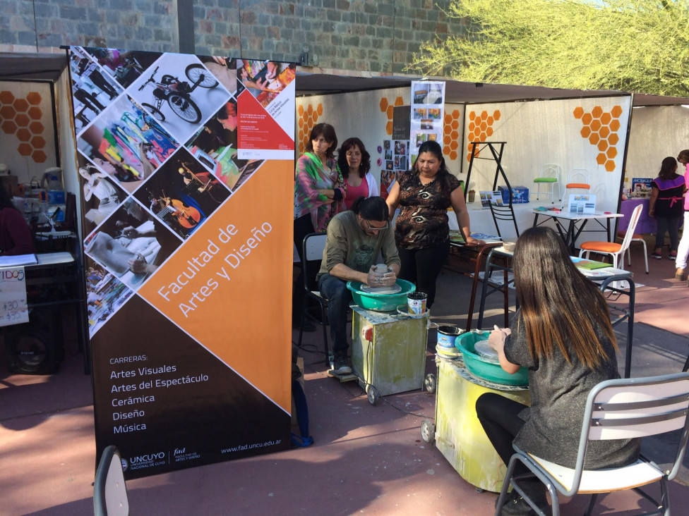 imagen La FAD acompañó a artesanos en la feria de Lavalle