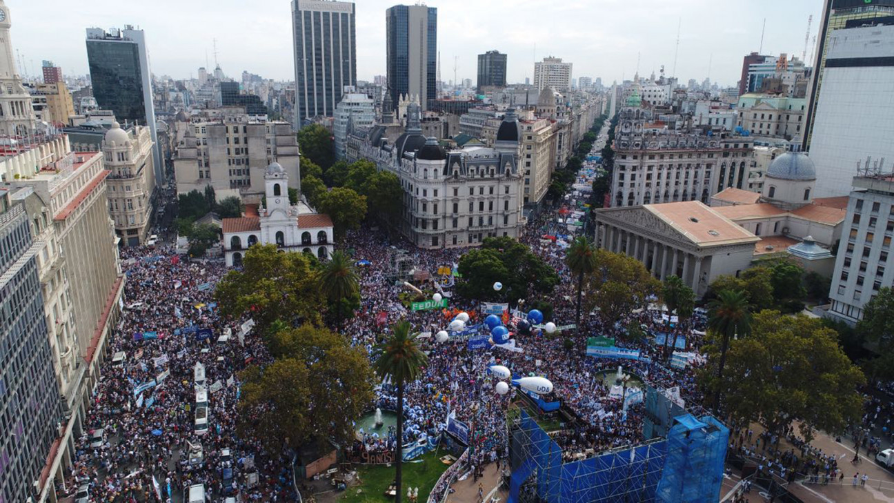 imagen Las autoridades de la FAD apoyan el reclamo docente y defienden la educación pública y gratuita como derecho humano