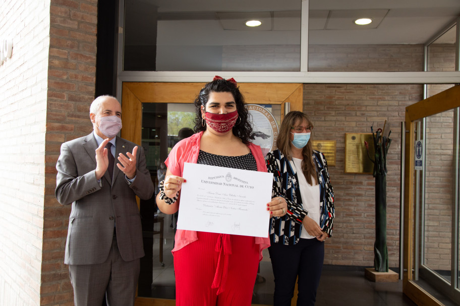 imagen Estudiantes, graduados y graduadas de la FAD recibieron la distinción "María Elisa Norton Farmache"