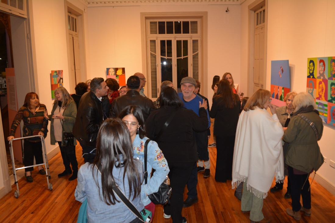 imagen "Antes que anochezca. Iris Mabel Juárez, Inés Rotella y Beatriz Santaella" ya se puede visitar en el Museo Carlos Alonso