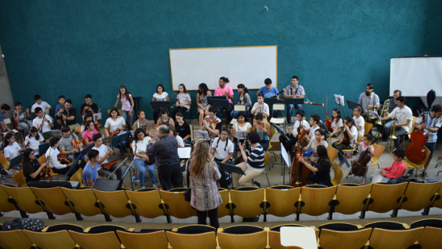 imagen La Orquesta Alas del Viento de visita en la Facultad