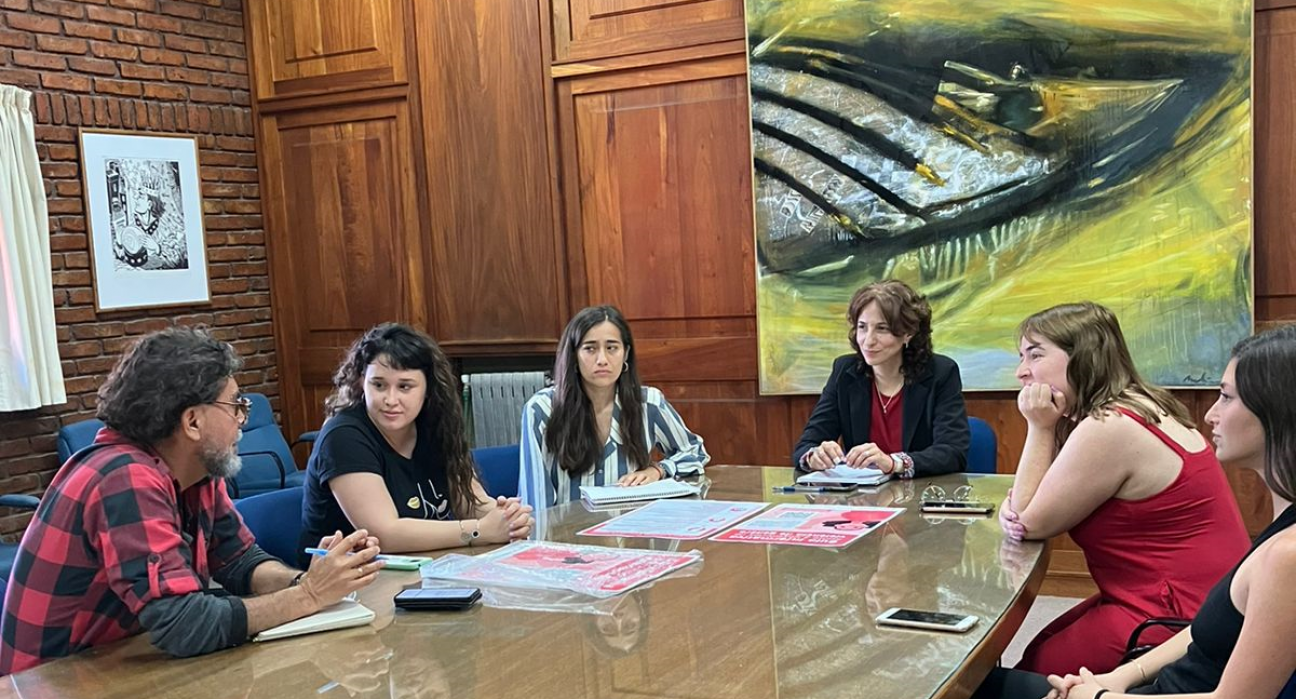 imagen El Programa Mujeres Libres de la UNCuyo se reunió con la FAD