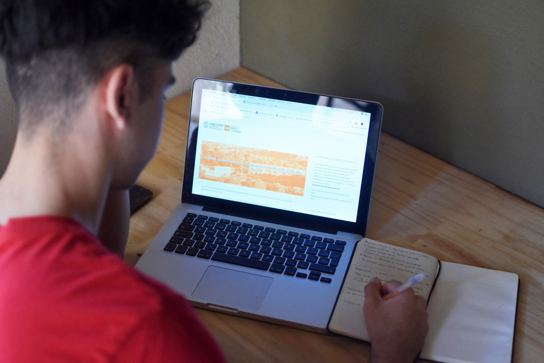 imagen "UNCUYO Reconecta": campaña para que todos accedan al cursado virtual